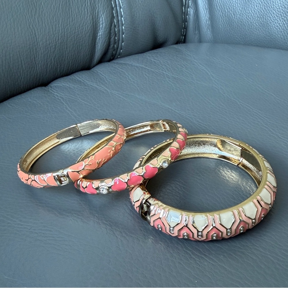 ✨Sequin Set of 3 Sea-Inspired Crystal Bracelets – Gold, beige& Coral 🪸 Tones✨ - Picture 6 of 16